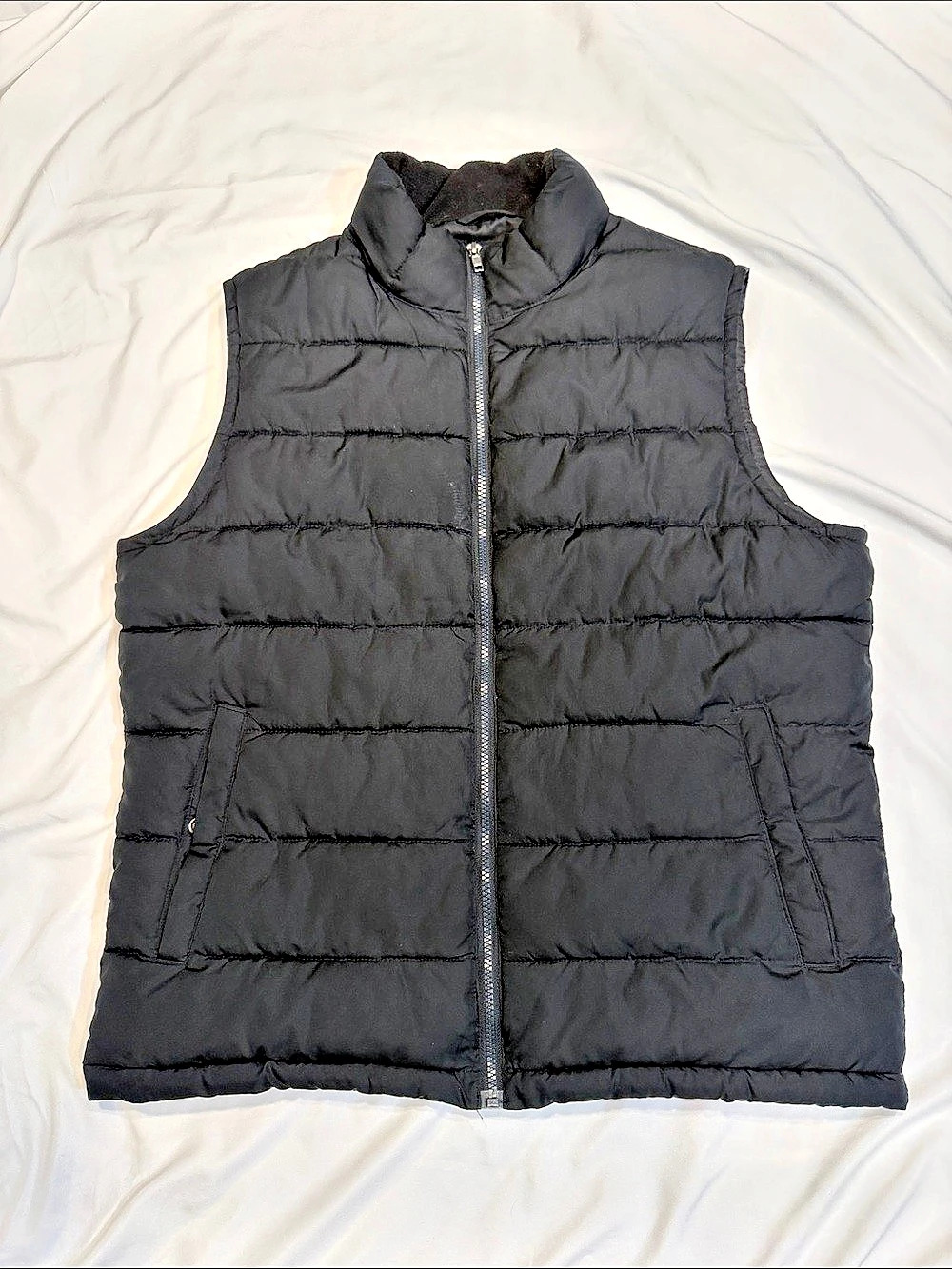 GAP Quilted Puffer Vest in Black Size Medium Like New